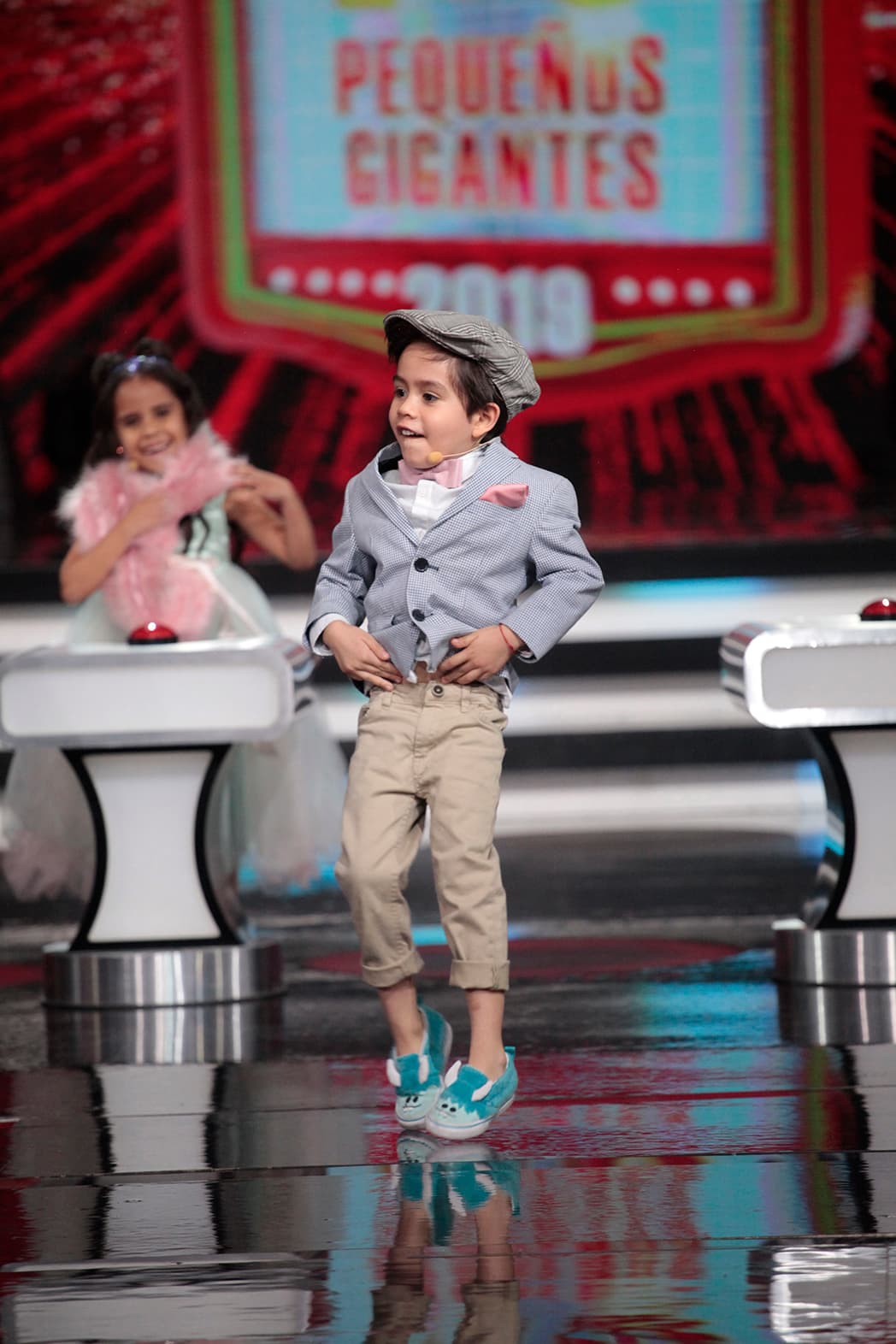 Posteriormente apareció Mateo quien, con su peculiar estilo, también se puso a bailar este género popular mexicano.