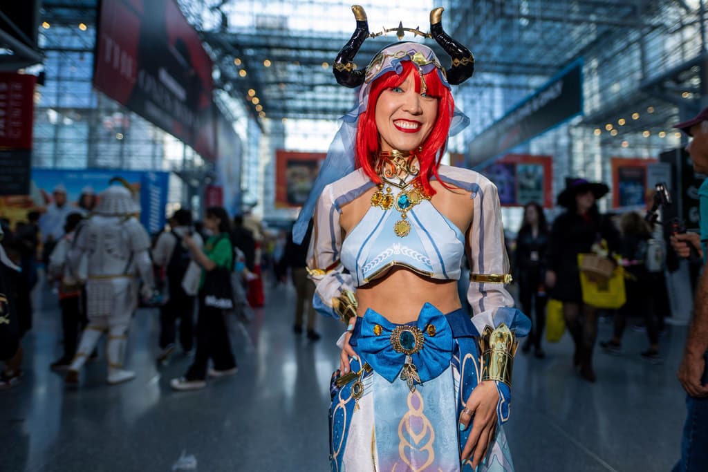 Los invitados, entre los que se encuentran varios famosos, los puedes 
<a href="https://www.newyorkcomiccon.com/en-us/guests.html" target="_blank">consultar aquí</a>, además de las 
<a href="https://www.newyorkcomiccon.com/en-us/about/faqs.html" target="_blank">reglas sobre accesorios de cosplay y todo lo que necesitas saber sobre precios y entradas</a>.
<br>