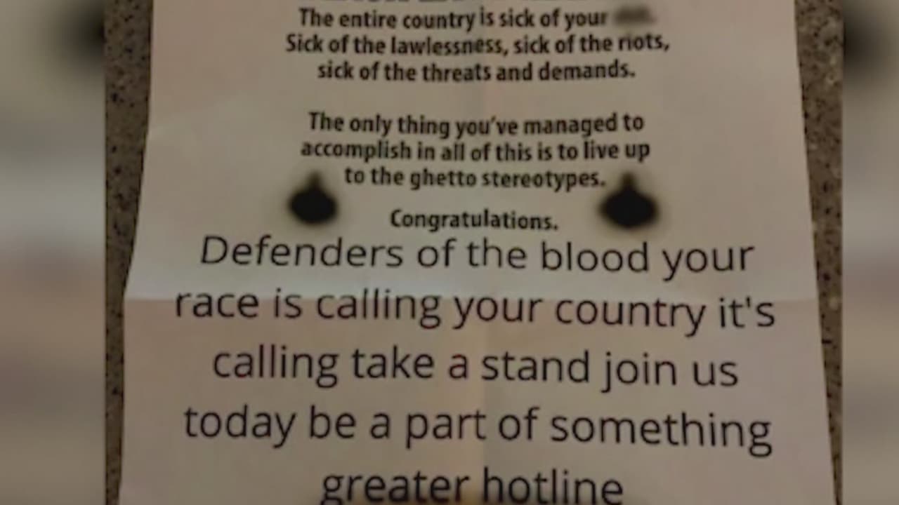 Investigan volantes con mensajes racistas y contra el movimiento Black Lives Matter