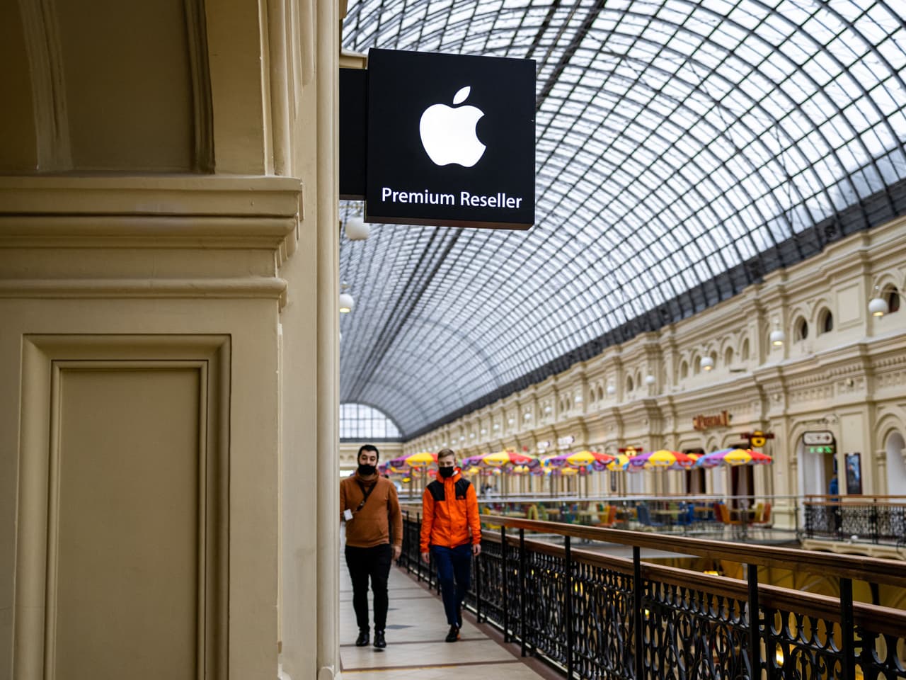 Apple anunció este martes que ha dejado de vender sus productos en Rusia como parte de una reacción corporativa en contra de la invasión a Ucrania.