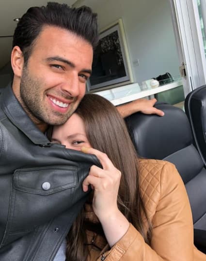 Con tanto coqueteo no es raro que más de un seguidor sospeche que entre ellos ya hay romance.