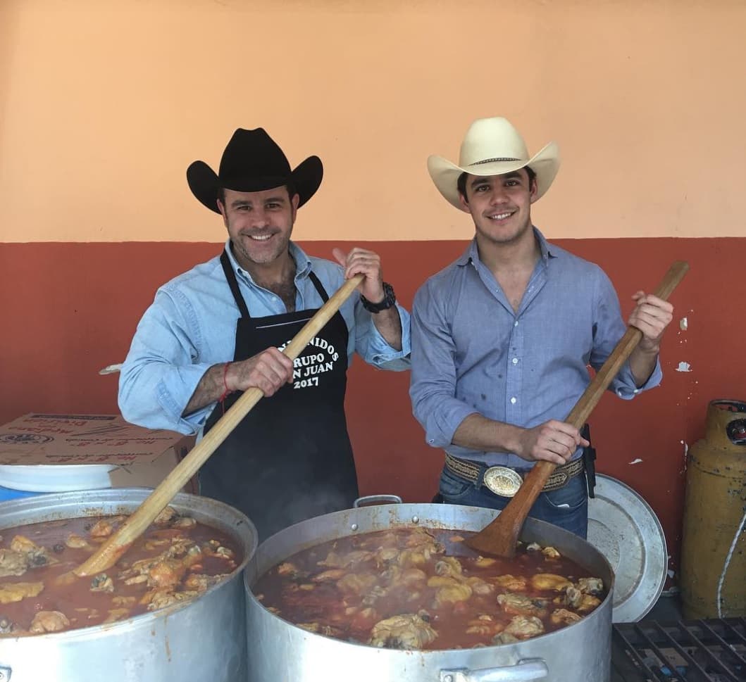 Quién parece que tiene en un hermano menor en su primogénito Eduardo Jr.