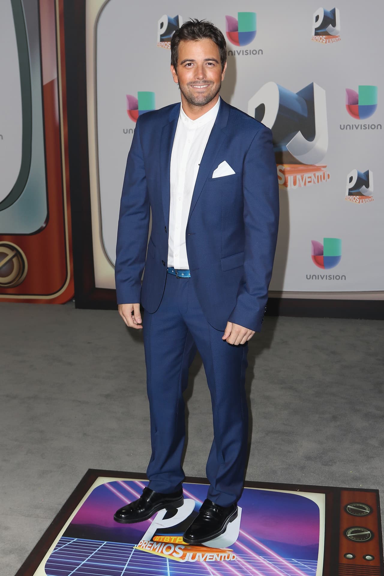 Mane de la Parra fue otro que eligió un traje azul oscuro.