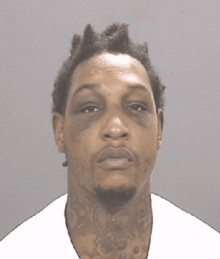 Según los abogados de Jones, de 28 años, la demanda contra la Policía de Clovis es por discriminación racial, fuerza excesiva de los oficiales y el ataque de un perro K9, el 3 de mayo de 2021.