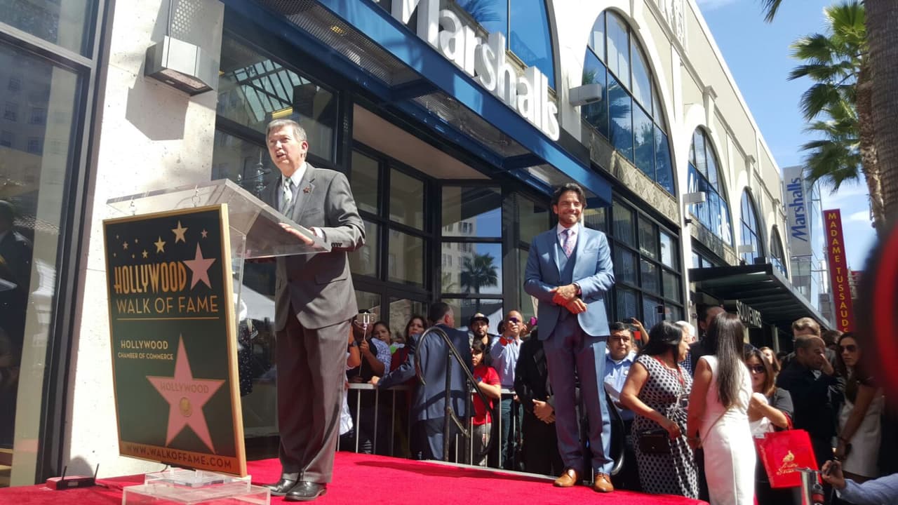 El actor y comediante mexicano se vio acompañado por una gran cantidad de seguidores.