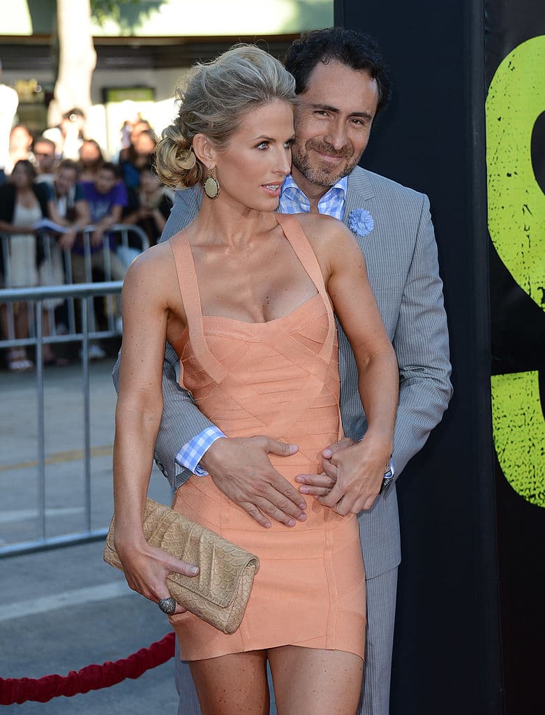 Desde el 2011 se conoció que
<b>Demián Bichir</b> inició una relación amorosa con
<b>Stefanie Sherk</b>.