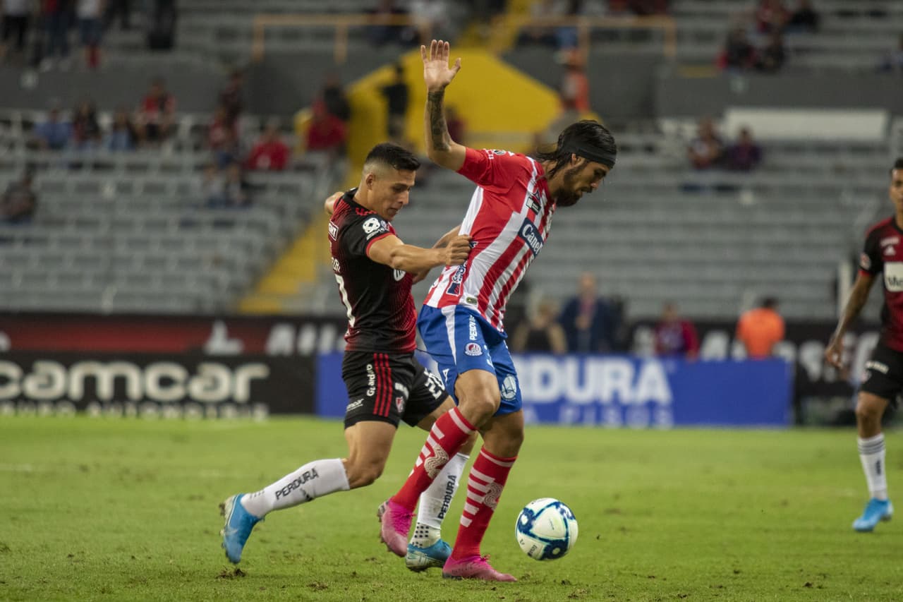 Con goles de Juan Castro al minuto 61 y Nicolas Ibañes al 90+3, el Atlético san Luis gana y pone en problemas al Atlas.