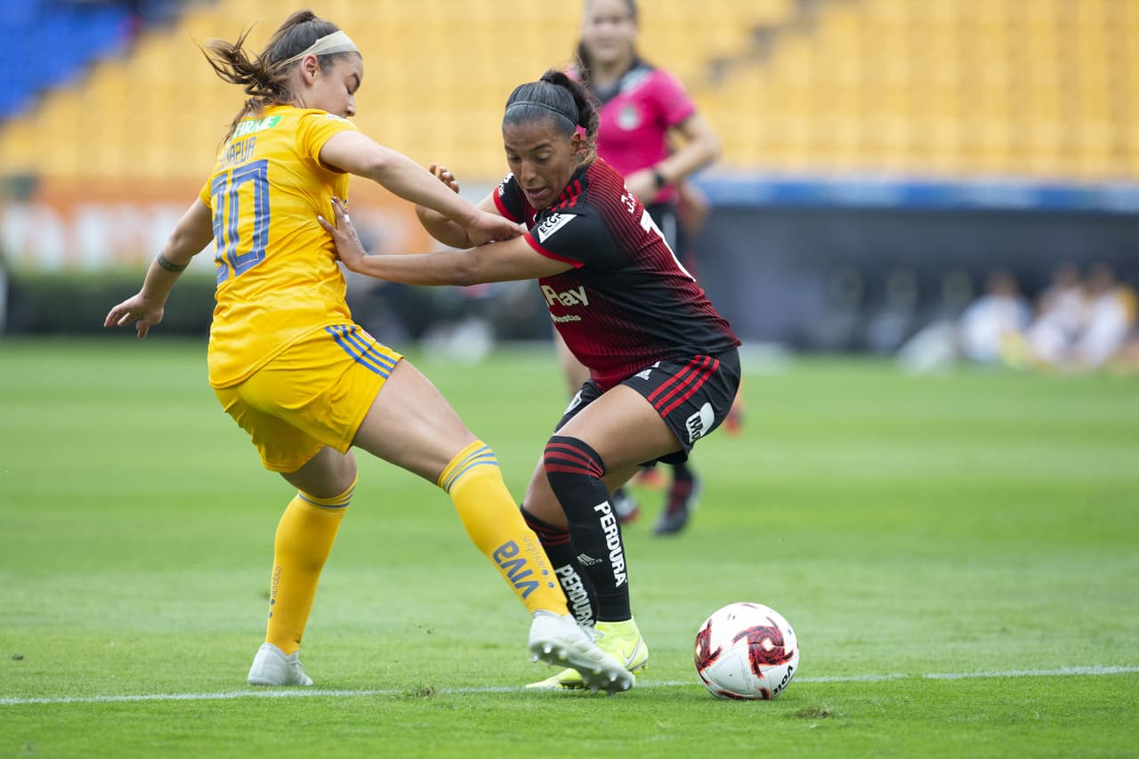 Con goles de Belén Cruz y Miah Zuazua, 'las Felinas' ganan 2-0 al Atlas y llegan a 10 puntos. El equipo femenil de Tigres sigue en ascenso en la Liga MX Femenil.