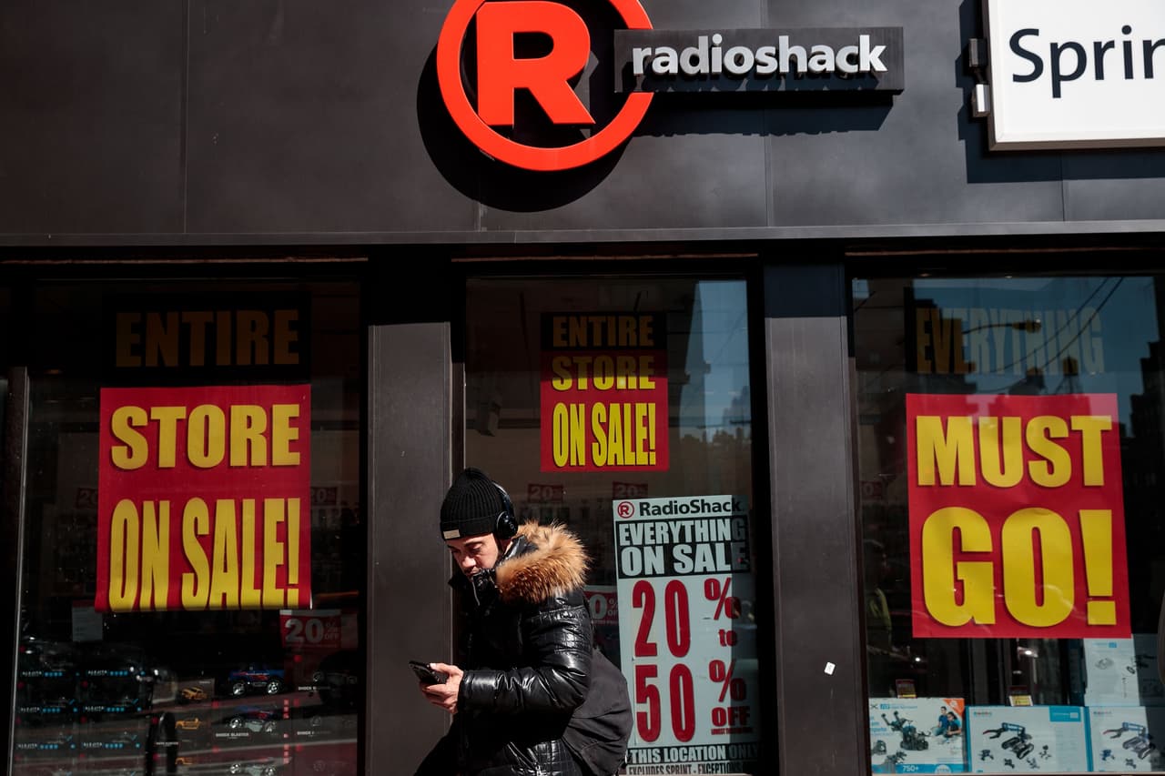 <b>RadioShack</b> se declaró en bancarrota en el 2017 y cerró más de 1,000 tiendas en todo EEUU.