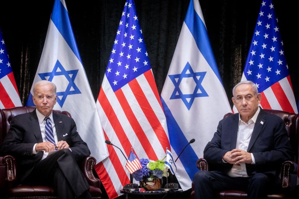 Biden pide a Netanyahu un plan de seguridad antes de invadir el sur de Gaza, donde se refugian miles de palestinos