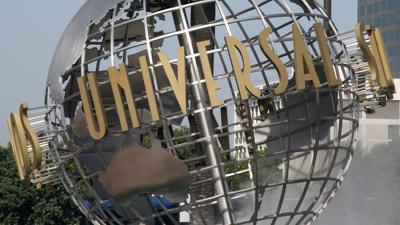 Choque de un tranvía en Universal Studios Hollywood deja a 15 personas lesionadas