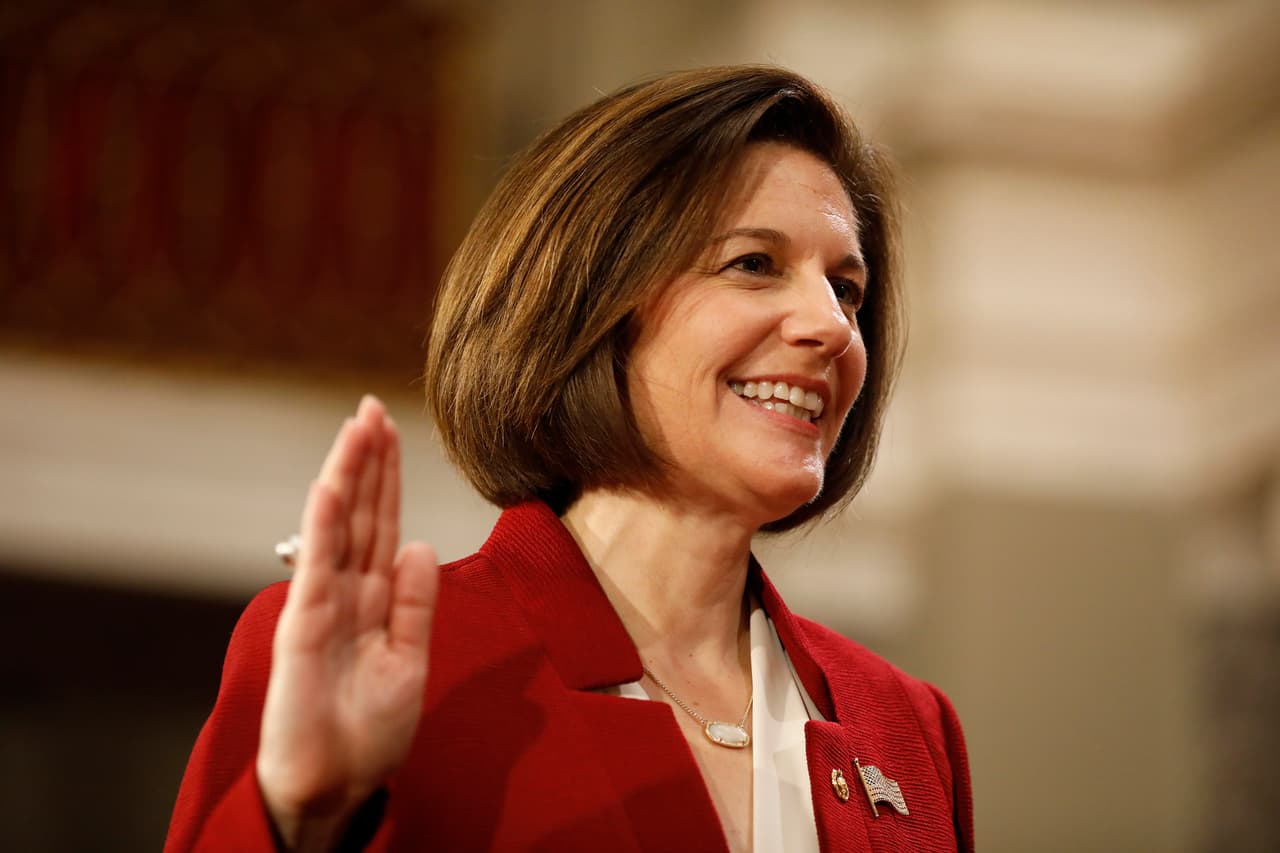 <b>CATHERINE CORTEZ MASTO, SENADORA DEMÓCRATA POR NEVADA. </b>Estadounidense de familia mexicana, es la exfiscal general de su estado. Cortez Masto de 52 años, es la primera mujer de origen hispano en llegar al Senado y ocupará el escaño que dejó vacante el líder saliente de la minoría del Senado Harry Reid.