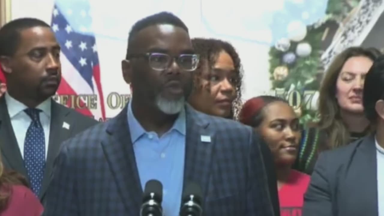 Alcalde Johnson no vetará presupuesto de Chicago para 2026, ¿qué significa esto para la comunidad?