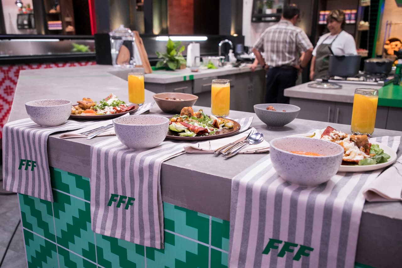 Las tres mujeres se mantuvieron alegres y concentradas durante la preparación del menú, que dejó fascinados a los jueces.