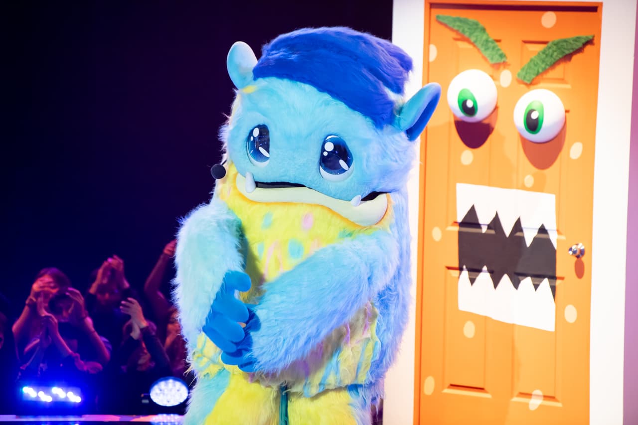 La investigadora Martha Higareda dijo que Lalo España podría ser José Ramonstruo, mientras que Diego Torres y Carlos Rivera señalaron a Carlos Vives. La jarocha Yuri se fue por Arturo Carmona y Juanpa con Sebastián Rulli.