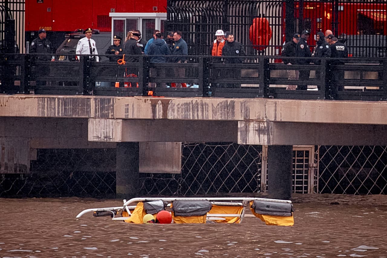 Se trata de un helicóptero
<b> Bell monomotor de siete plazas</b>.