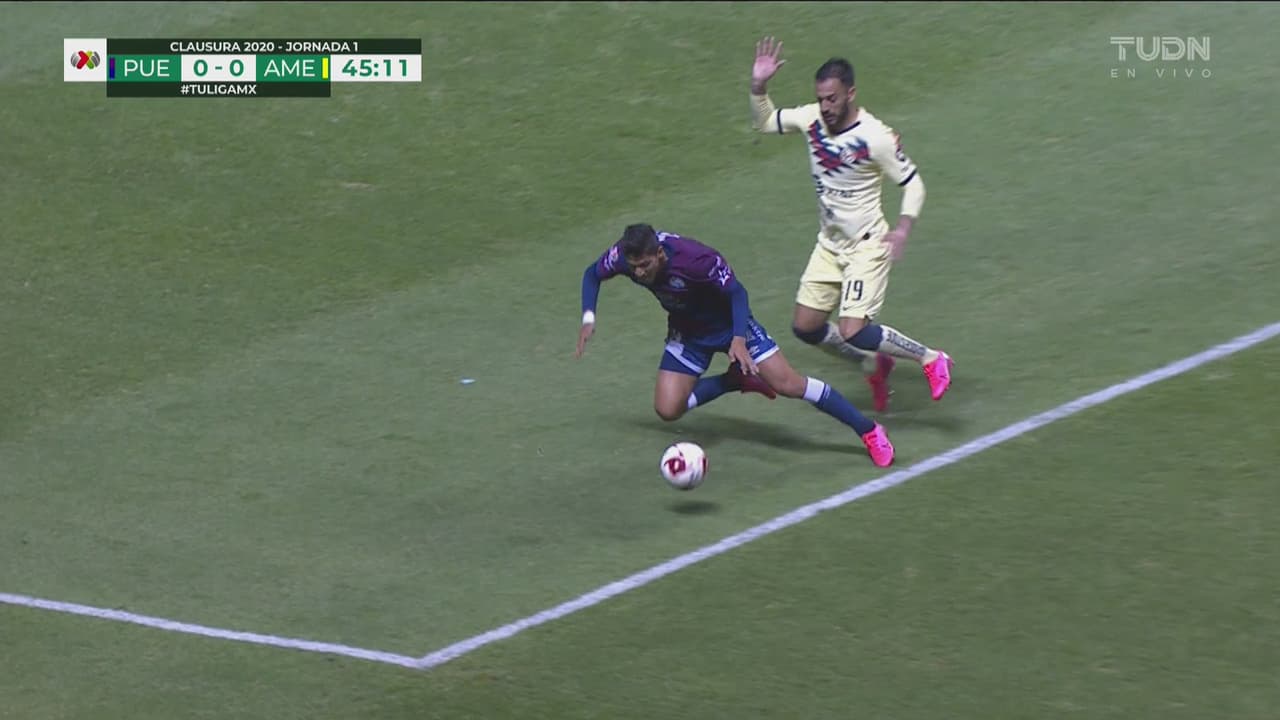 ¡VAR salva por segunda vez al América! Falta de Aguilera que parecía penal