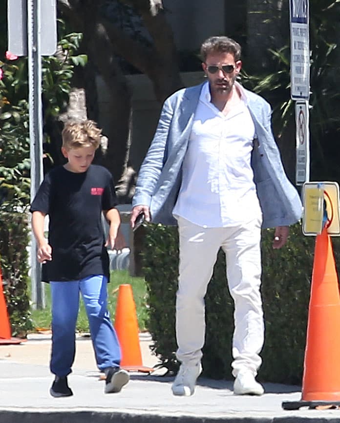 Al parecer se dirigían a la escuela de Samuel, sin embargo, el jovencito no portaba el uniforme como en otras ocasiones.