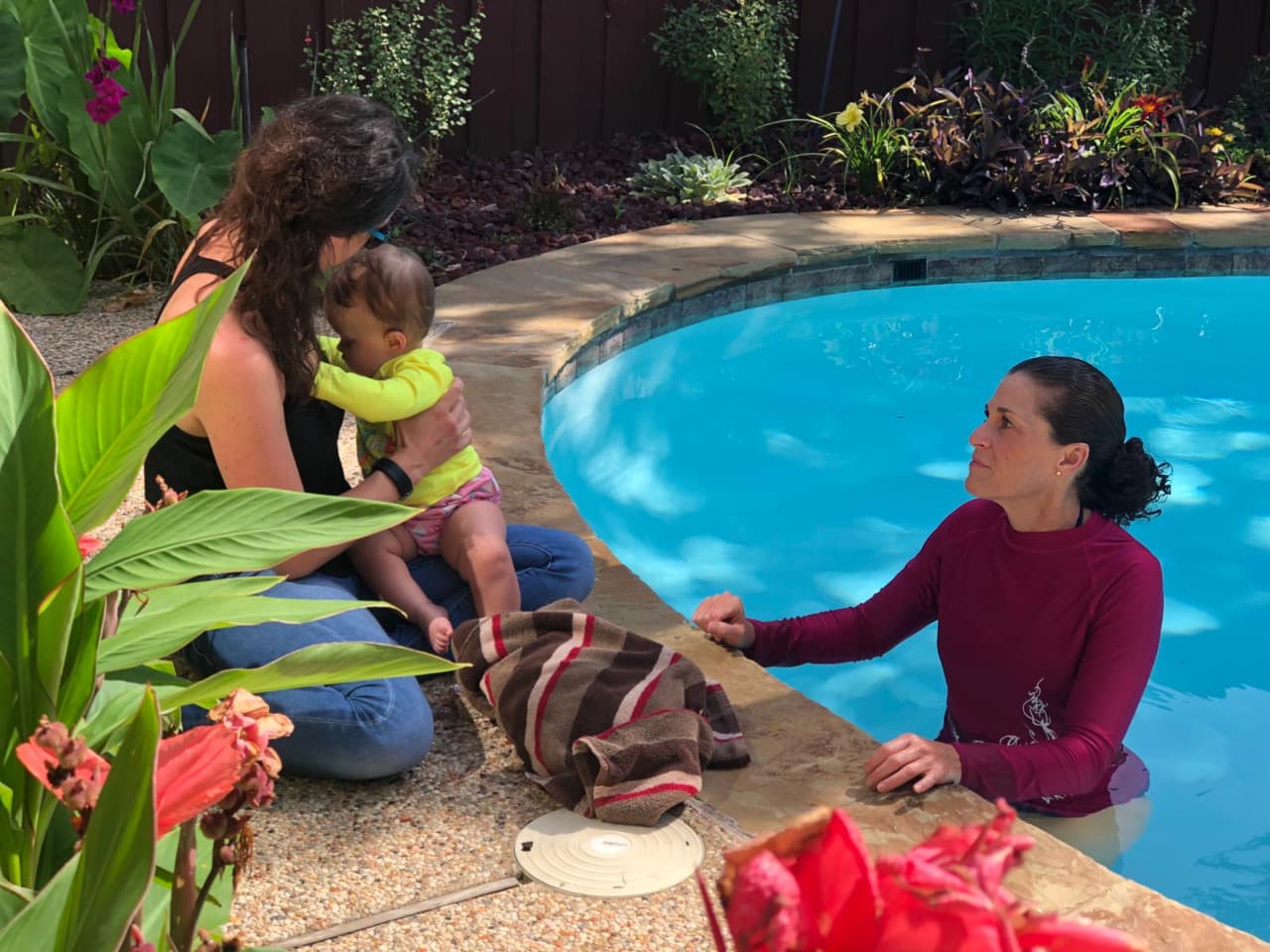 El programa 
<a href="https://www.infantswim.com/join-our-mission/isr-community-of-caring.html" target="_blank">ISR (Infant Swiming Resourse) </a>busca desarrollarle destrezas a los niños en el agua para que no se ahoguen.