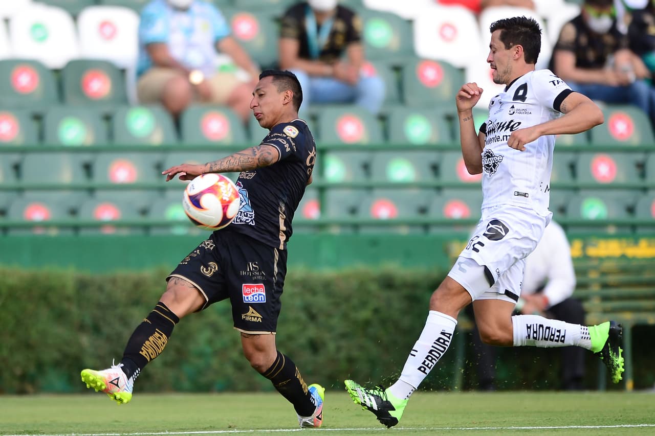 Con dos goles de Ángel Mena desde los once pasos, León consigue vencer 2-1 al Querétaro y toman el cuarto lugar de la tabla de manera momentánea.
