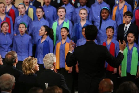  La ceremonia abrió con la participación del Coro de Jóvenes de la Ciudad de Nueva York cantando ' Somewhere ' de ' West Side Story'.