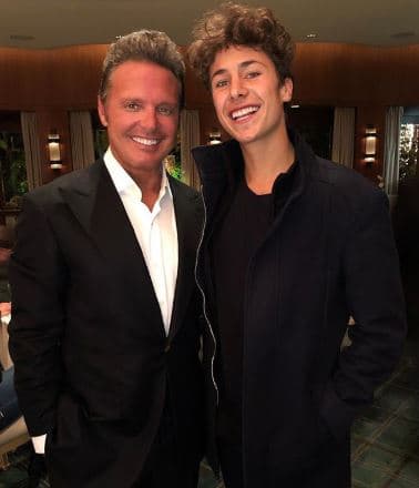 "No solo es un tema de reconstrucción de casas, sino de reconstruir el tejido social. En este proyecto nos hemos ido más allá de la vivienda y lo más bonito es que la comunidad es la que ha llevado la batuta [...]", comentó JuanPa Zurita.