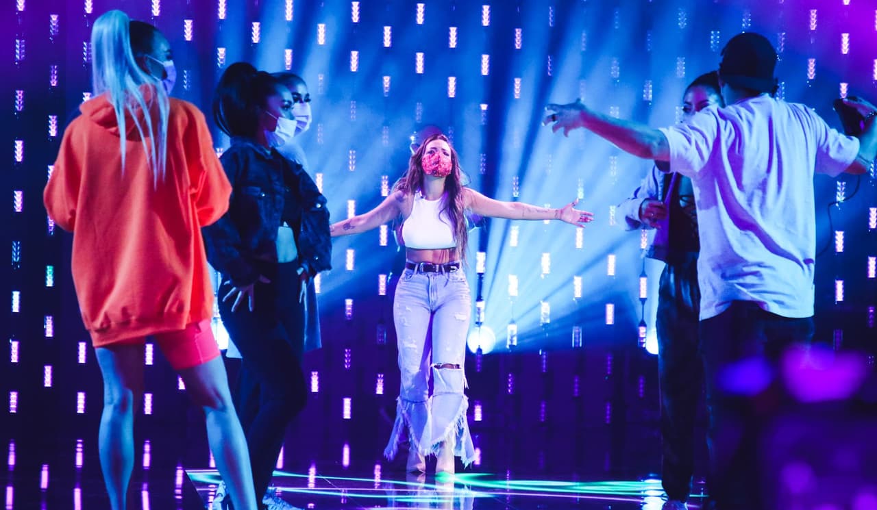 La colombiana 
<b>Pitizion</b> también fue de las primeras en subir al escenario.