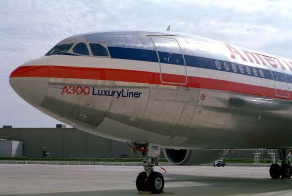 Sin duda, algunos de los 78 mil empleados de American se quedarán sin trabajo o verán reducidos sus sueldos y pensiones. Sus acreedores perderán dinero. Sus accionistas... mejor ni hablar. Sus acciones, que en el 2007 se cotizaban a $40, se vendían a 33 centavos el martes.