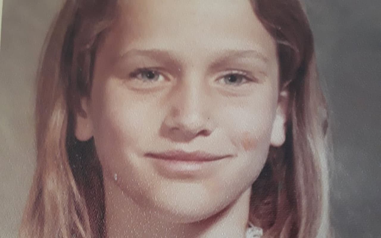 "Todos regresan a casa, todos menos yo": la escalofriante narración de una niña de su propio asesinato