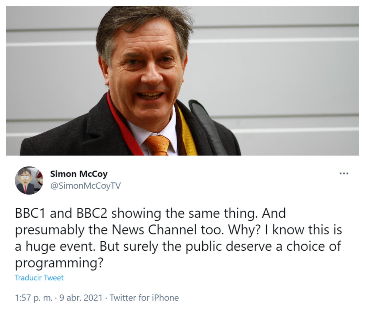 "BBC1 y BBC2 mostrando lo mismo. Y presumiblemente el canal de noticias también. ¿Por qué? Sé que este es un gran evento. Pero ¿seguramente el público 
<b><a href="https://twitter.com/SimonMcCoyTV/status/1380595685259546626" target="_blank">se merece una opción de programación</a></b>?", tuiteó Simon McCoy, expresentador de noticias de esa cadena.
