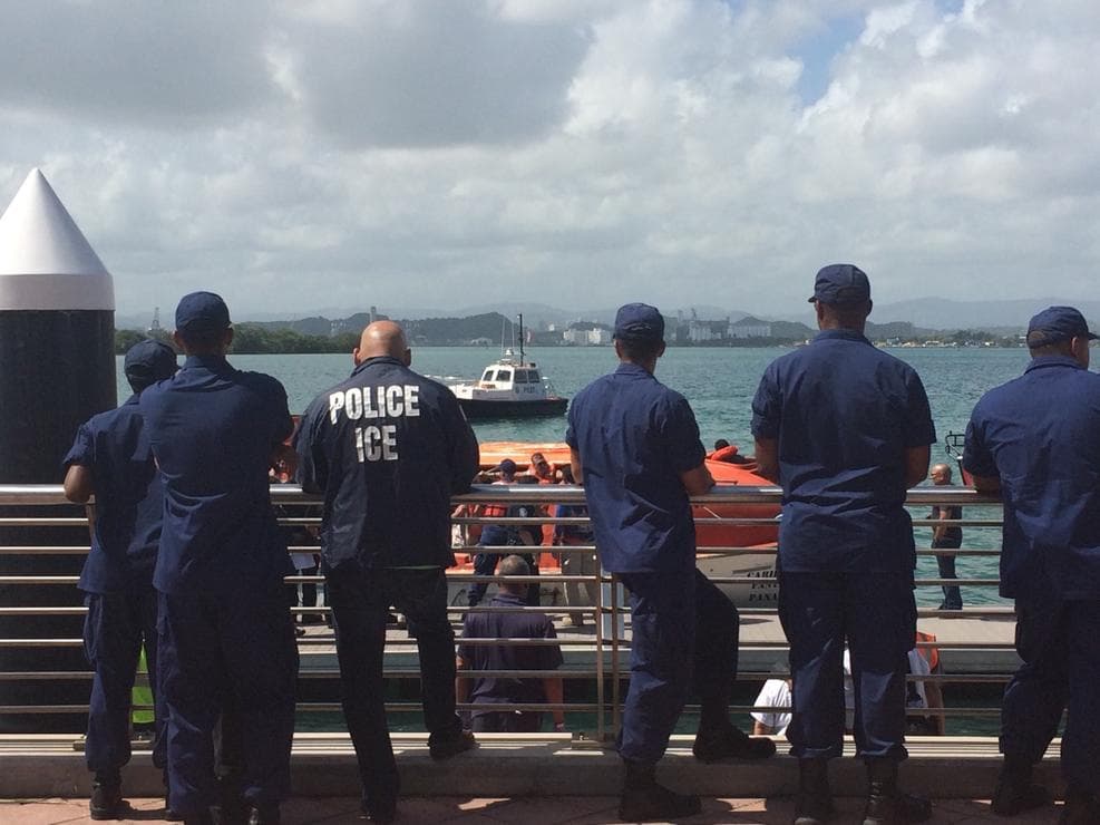 Desde que se recibió la llamada a través del 9-1-1, se movilizaron varias agencias de manejo de emergencias entre estas la Guardia Costera, la Policía de Puerto Rico, el cuerpo de Bomberos de Puerto Rico y la Agencia Estatal para el Manejo de Emergencias y Administración de Desastres (AEMEAD).