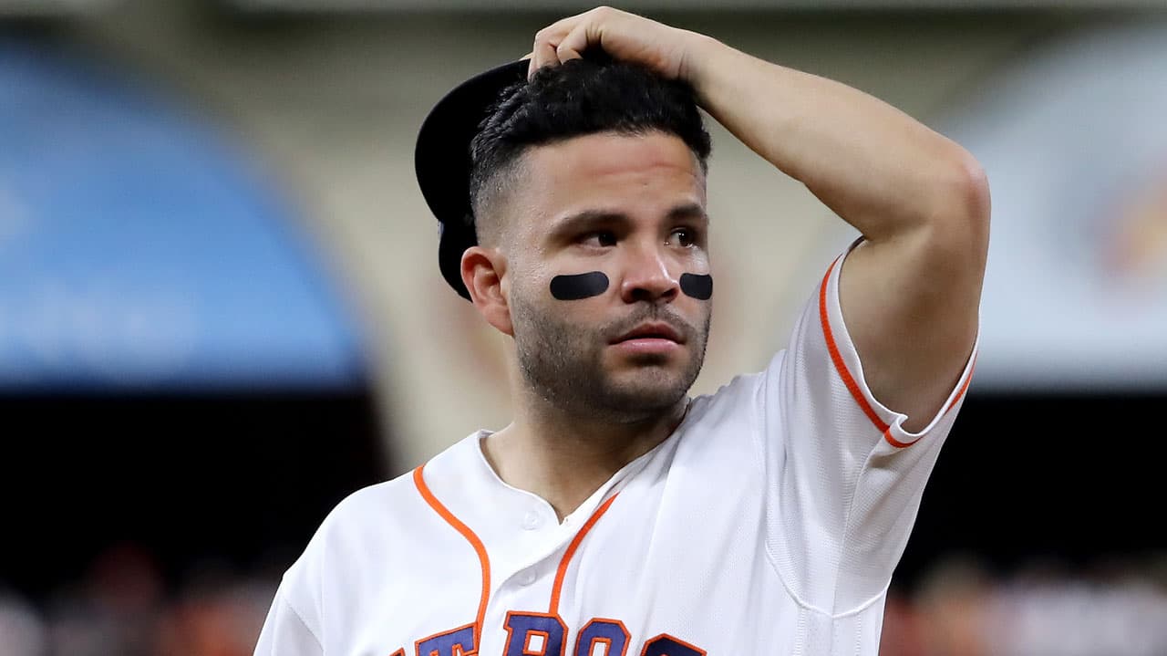 José Altuve abandona partido con lesión a un día del reinicio de la MLB