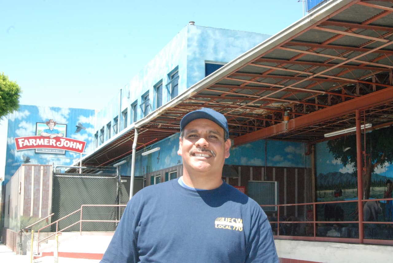 Pedro Albarrán ha trabajado 25 años para la planta de Farmer John y dice que teme contagiarse ahí de covid-19