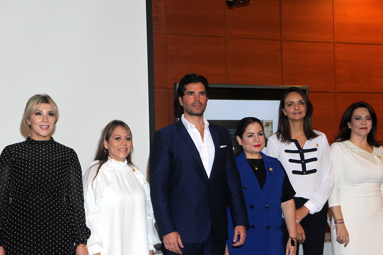 En una reciente entrevista que Verástegui tuvo con el programa 
<a href="https://twitter.com/VentaneandoUno/status/1210698181958234113" target="_blank">'Ventaneando'</a>, contó una experiencia familiar que tiene que ver con el aborto, situación por la cual está en contra de que se interrumpan los embarazos.
<br>