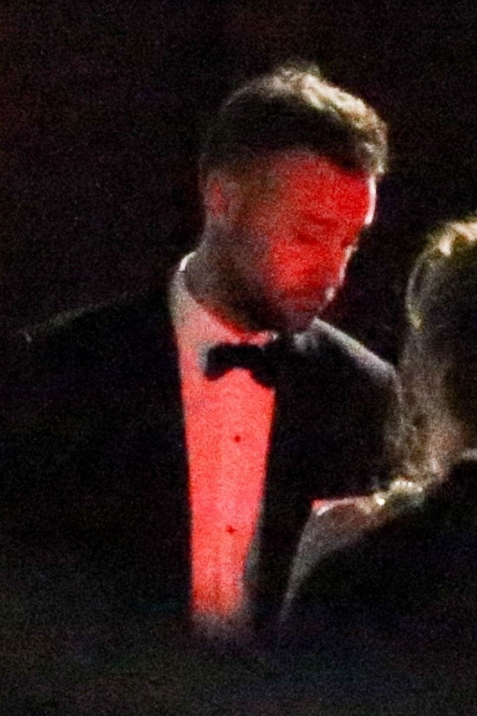 También se puede apreciar el elegante smoking que llevaba su esposo Cooke Maroney, quien es el director de la galería Gladstone Gallery.