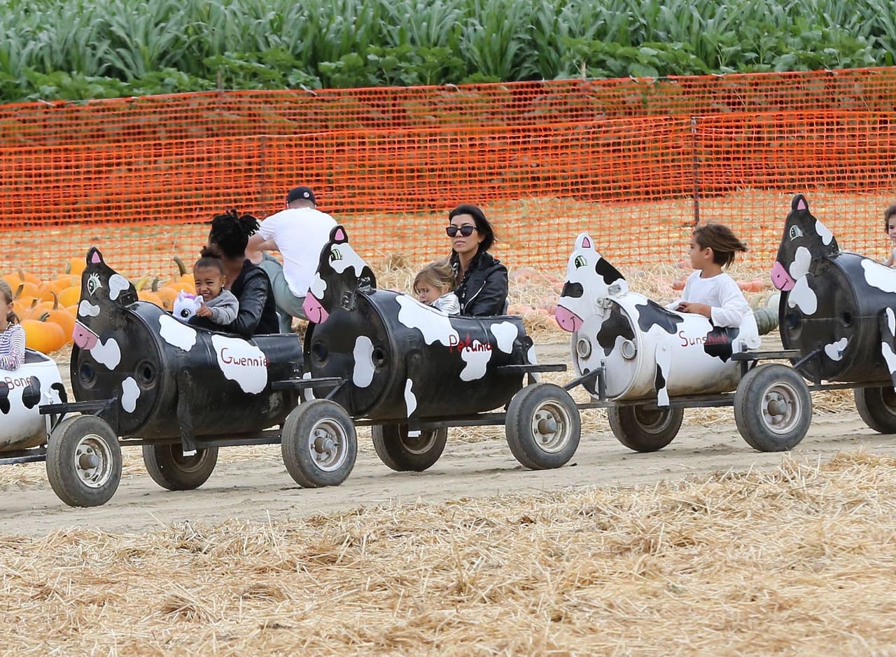 Aunque el día estuvo un poco nublado en Los Angeles,el clan de 'mini' Kardashians se divirtió al máximo.