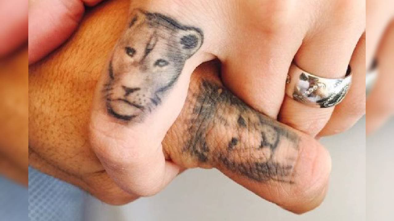 Junto a su compañera de vida, realizaron un tatuajes de leones.