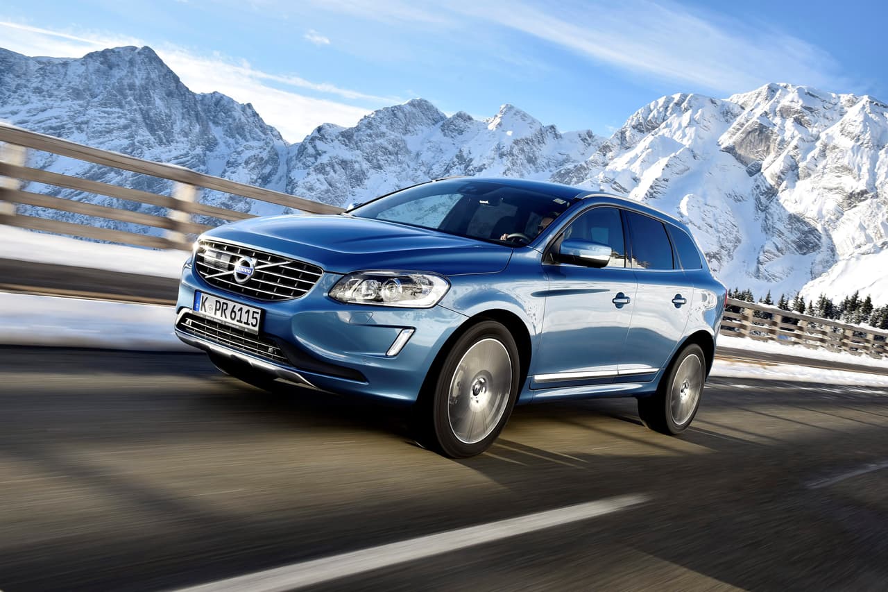 <b>Camionetas medianas de lujo</b>: La hermosa
<b>Volvo XC60</b>, es una de las compañeras de plataforma de los Volvo S60 y V60 que vimos en láminas anteriores, por lo que al igual que aquellos vehículos es también merecedora del premio ‘Selección Tope de Seguridad Plus’ del IIHS para 2017. La Volvo XC60 es también una de sólo siete ganadores que cuenta con un sistema de iluminación frontal merecedor de la máxima clasificación de 'bueno'.