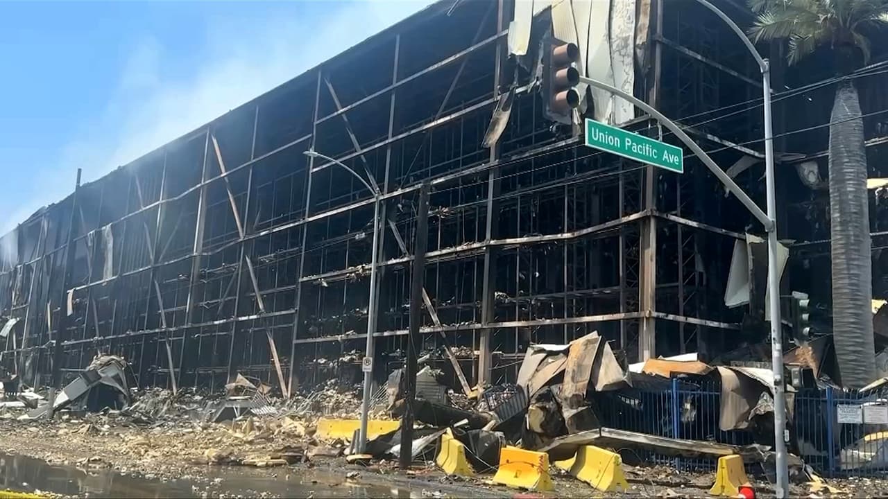 Emergencia en Los Ángeles: Así luce la 'zona cero' por incendio en una enorme bodega en Boyle Heights