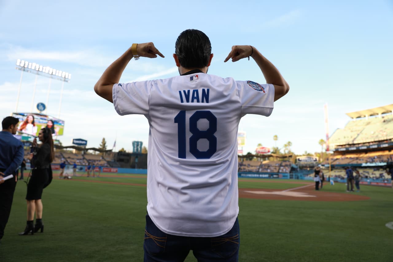 Y El Compa Ivan optó por solo usar su nombre de pila en la playera.