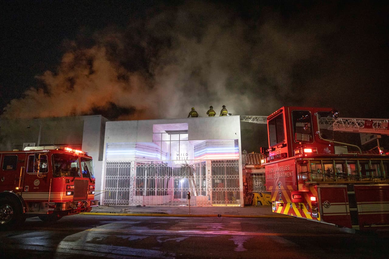 Por ello el Departamento de Bomberos del Condado de Los Ángeles se desplegó en varios puntos de la jurisdicción, durante una noche de tensa calma en la región.