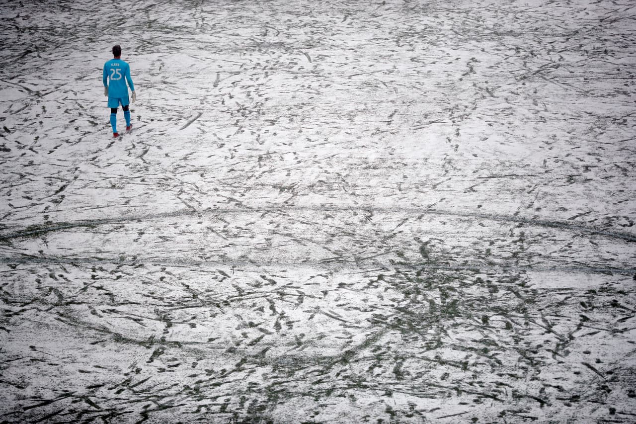 La nieve, además del juego exhibido por Atlanta, era la protagonista en cada jugada del partido.