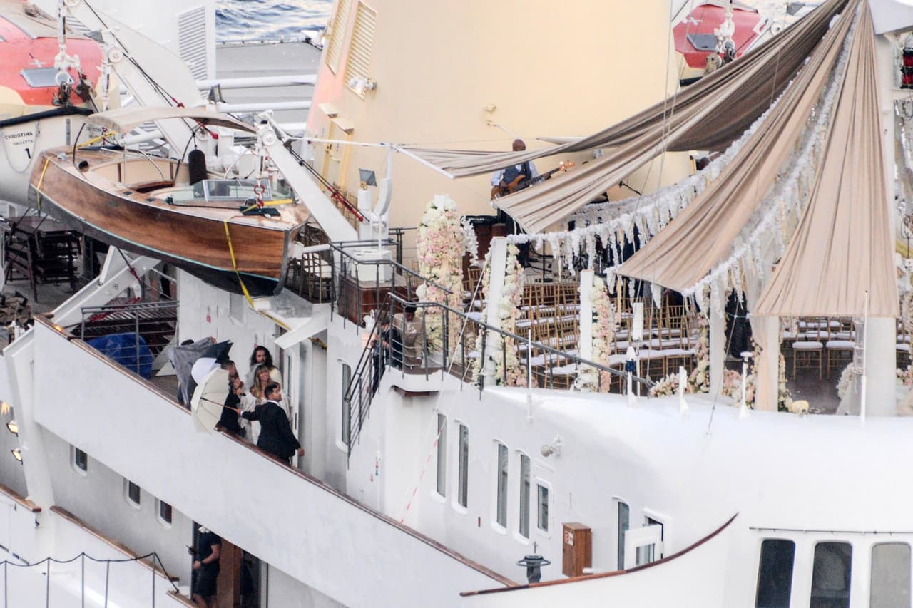 Desde temprano, un equipo estuvo buscando cómo bloquear la vista, pero resultaba una misión imposible.