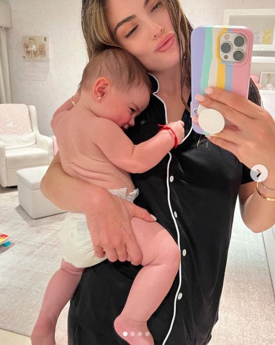 Pero una foto reciente que compartió Ximena Navarrete en Instagram ocasionó que le llegaran "miles de mensajes" de "mamás expertas", según acusó la también actriz.
<br>