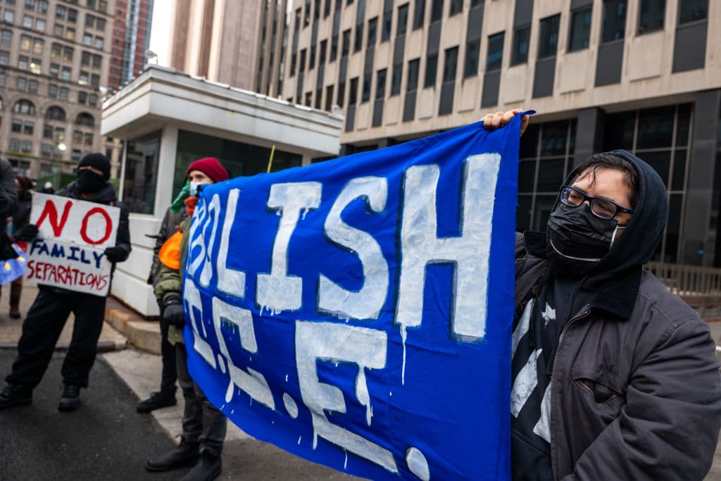 Una joven manifestante relató su temor de llegar a casa y no encontrar a sus padres debido a las redadas migratorias.