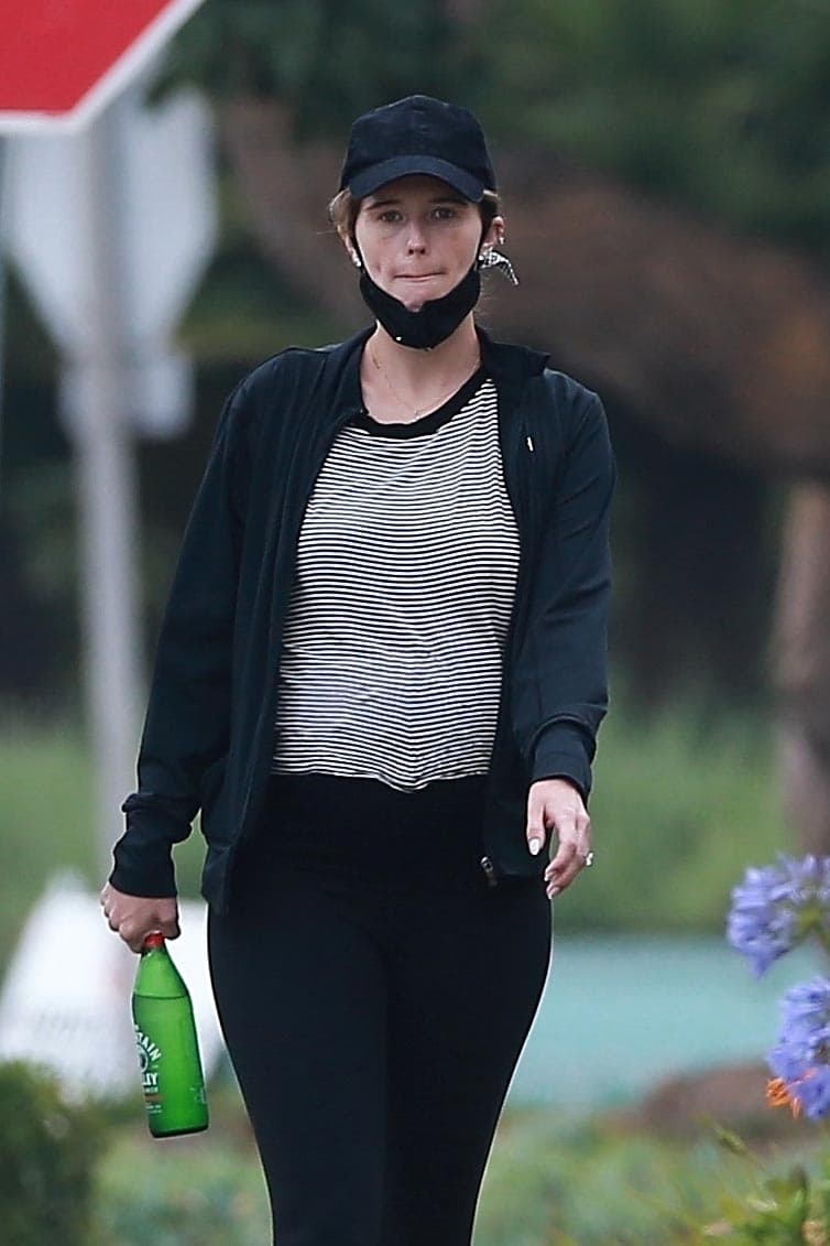 "Bueno, está siendo complicado. Pepinillos y helados todo el rato. La verdad es que nunca imaginé que me acabarían gustando", dijo al portal Extra.