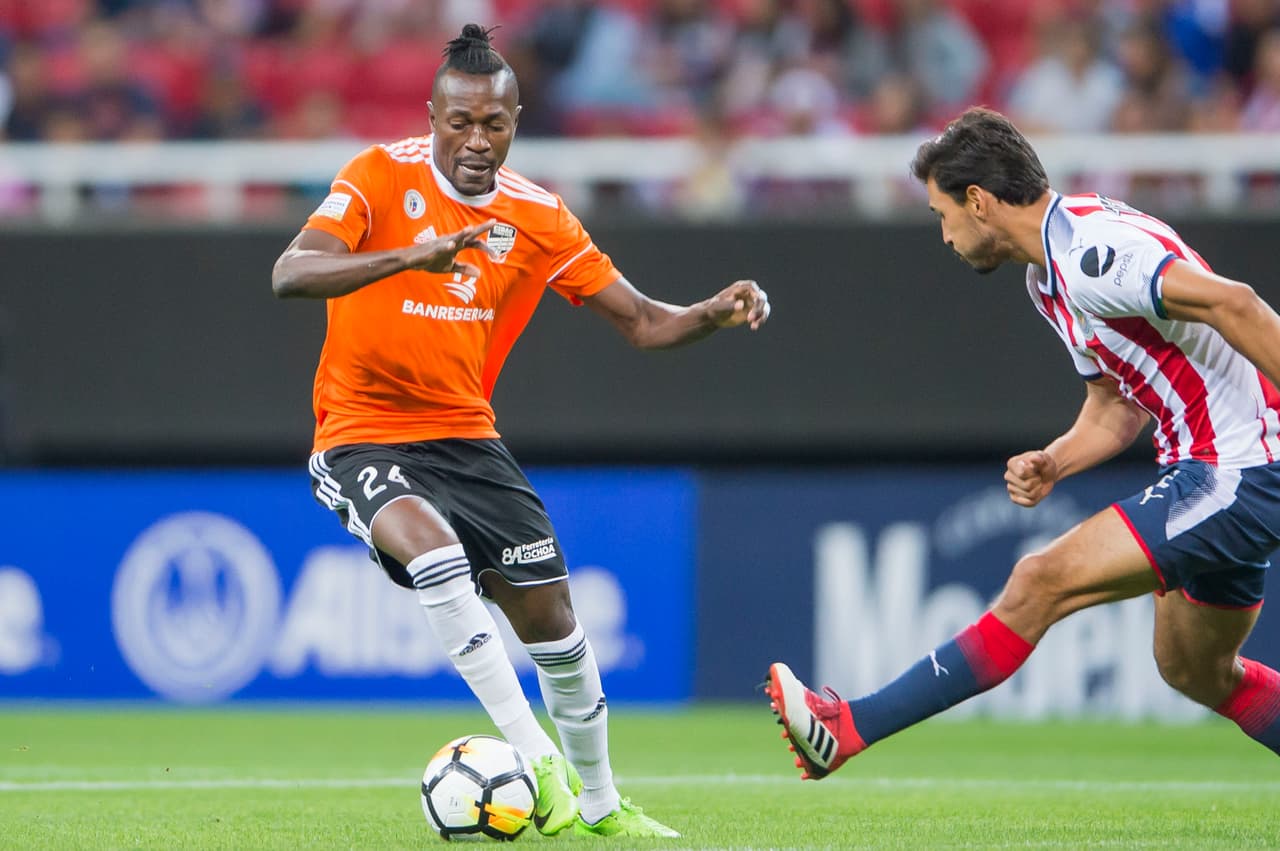 Sin embargo, las opciones más claras las tuvo Chivas hasta que llegó la apertura del marcador antes de que terminara el primer tiempo.