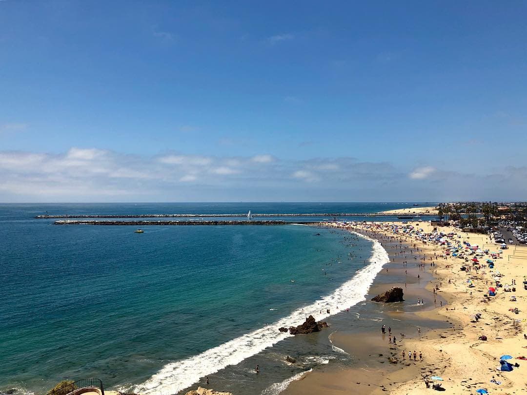 Newport Beach, en el condado de Orange, se ubica en el lugar 38.
<br>
<br>
<b>Población:</b> 86,910
<br>
<b>Salario promedio: </b>$119,379
<br>
<b>Tasa de crimen violento: </b>1.43 por cada mil habitantes
<br>
<b>Tasa de crimen a la propiedad: </b>24.43 por cada mil habitantes
<br>
<br>