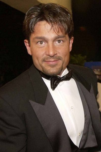 A través de los años lo hemos visto con diferentes looks, aunque nada de qué sorprenderse.