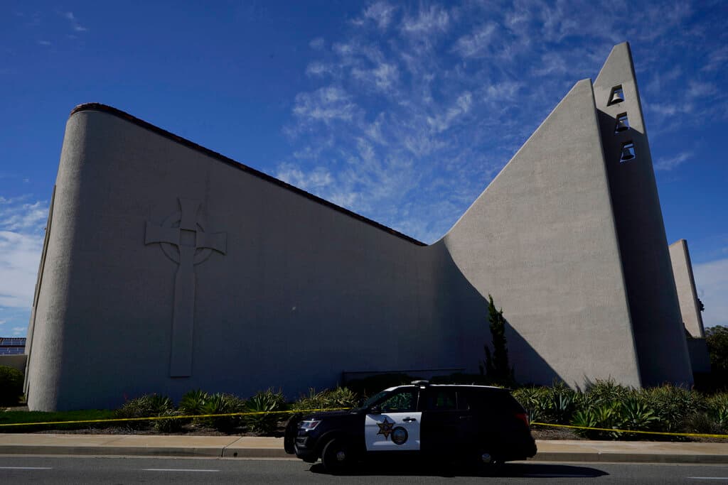 Los feligreses neutralizaron al atacante: los detalles del tiroteo en una iglesia en California